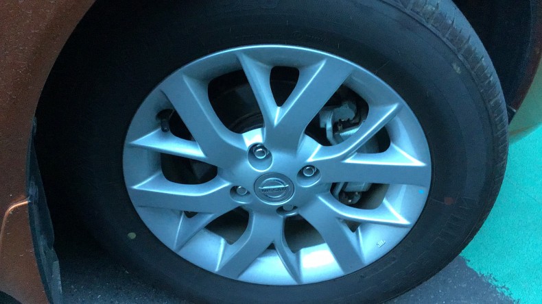 タイヤホイール前