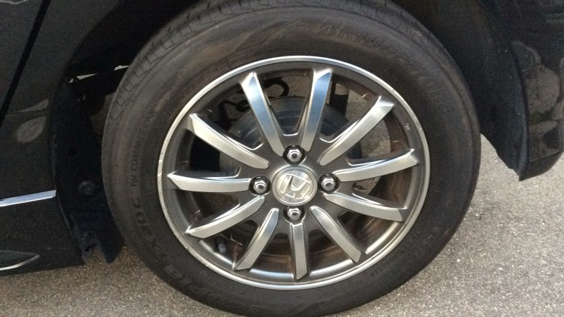 タイヤホイール前