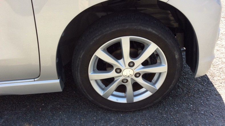 タイヤホイール前