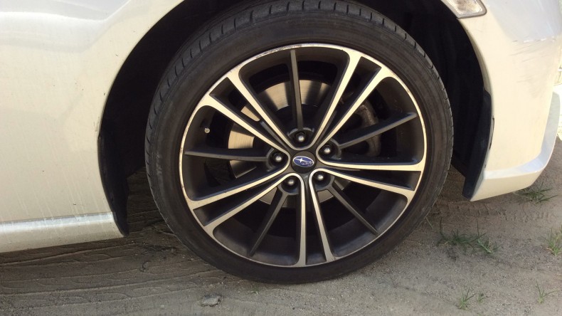 タイヤホイール前