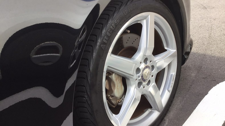 タイヤホイール前