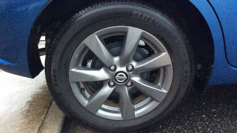 タイヤホイール前