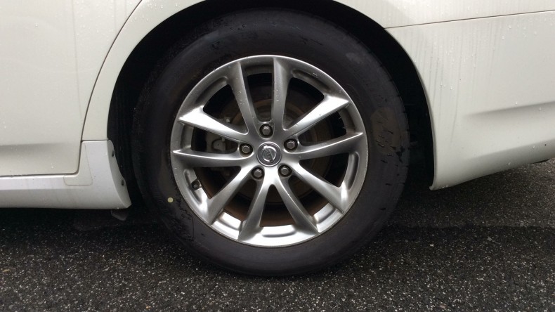 タイヤホイール前