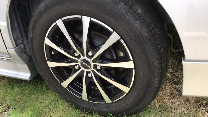 タイヤホイール前