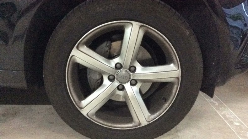 タイヤホイール前