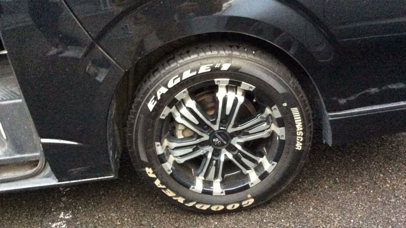 タイヤホイール前