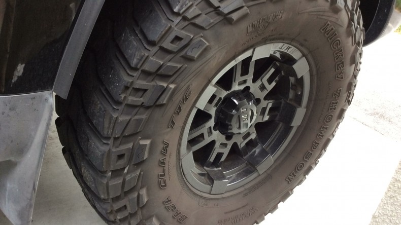 タイヤホイール前