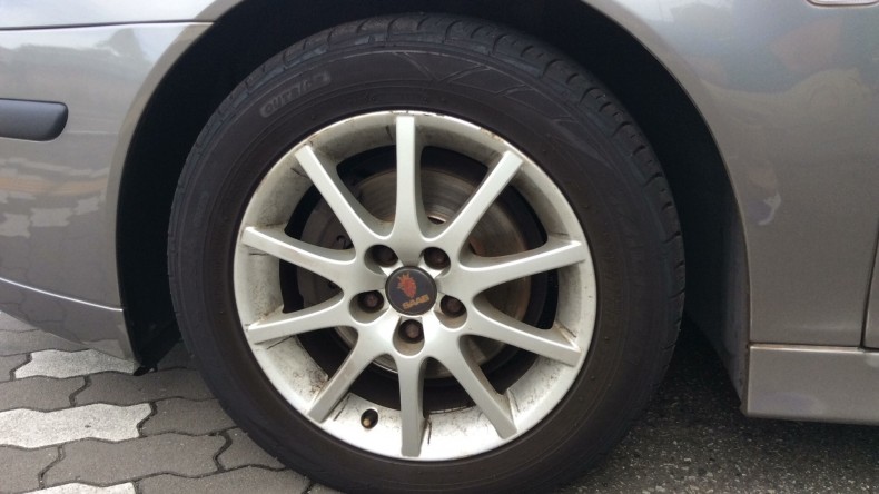 タイヤホイール前