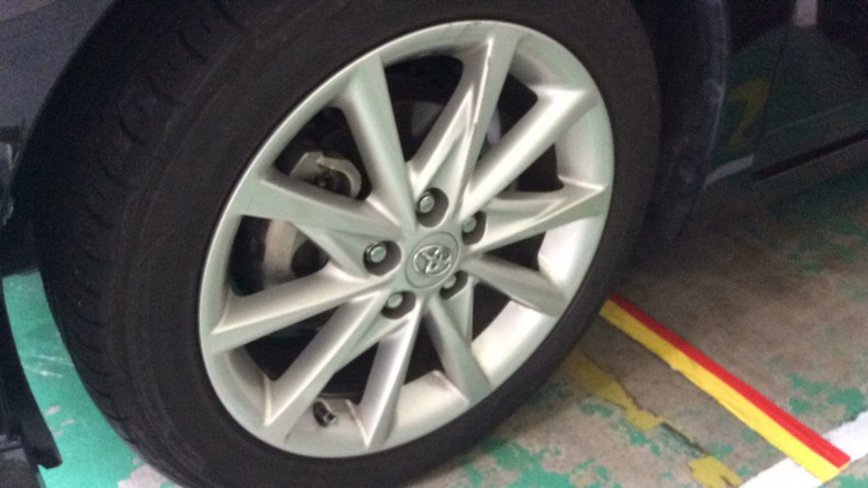 タイヤホイール前