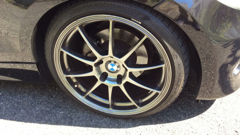 タイヤホイール前