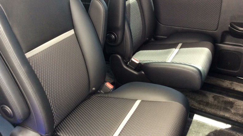 内装後方シート