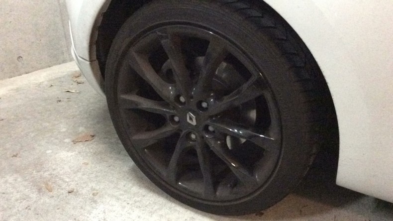 タイヤホイール前