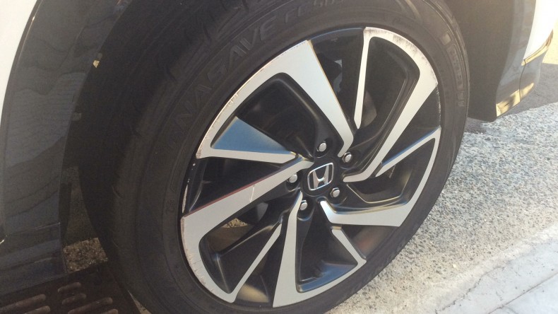 タイヤホイール前