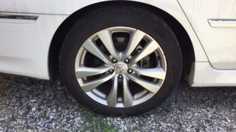 タイヤホイール前