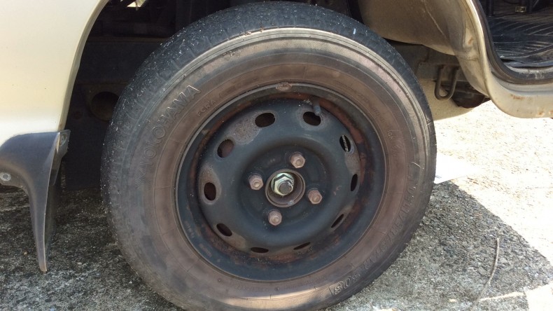 タイヤホイール前