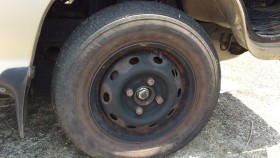 タイヤホイール前