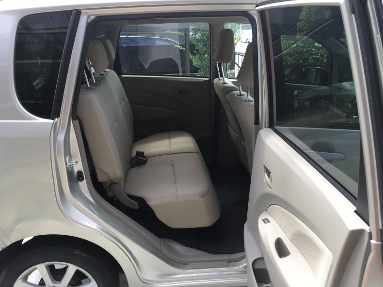 内装後方シート