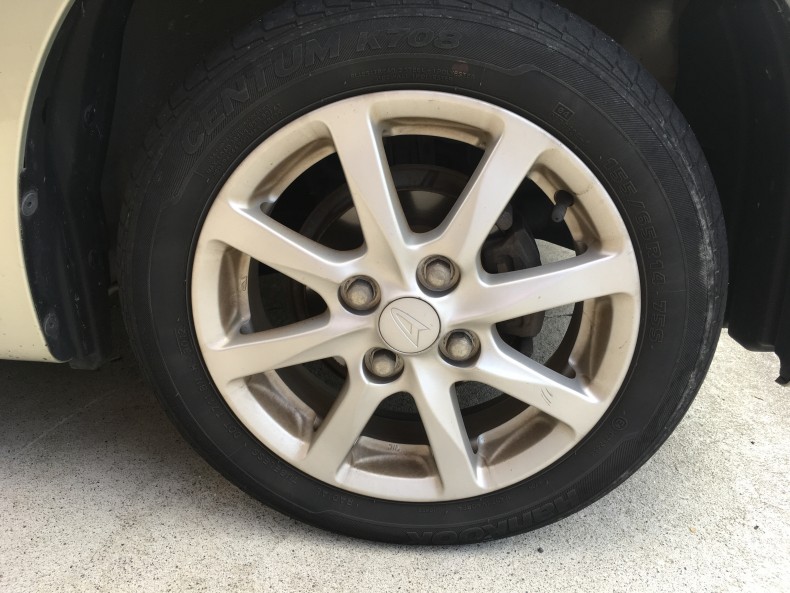 タイヤホイール前