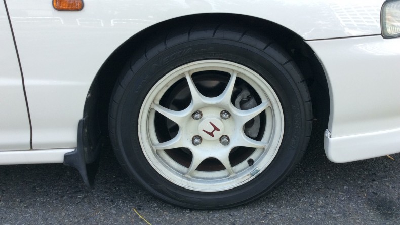 タイヤホイール前