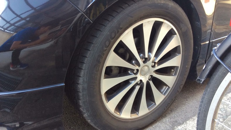 タイヤホイール前