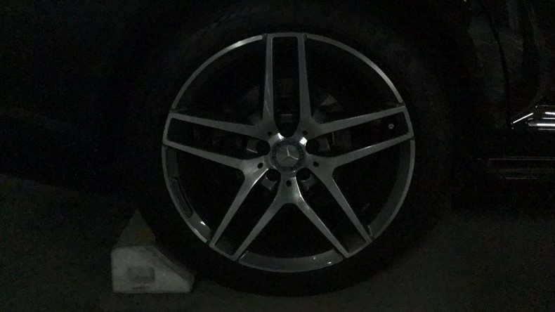 タイヤホイール前