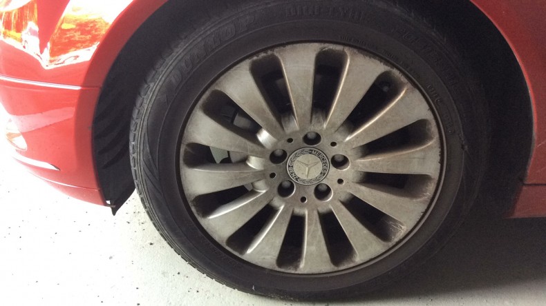 タイヤホイール前