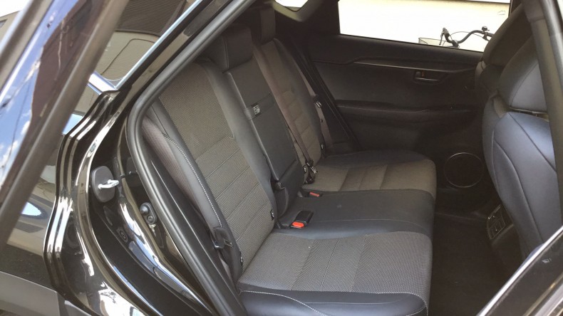 内装後方シート