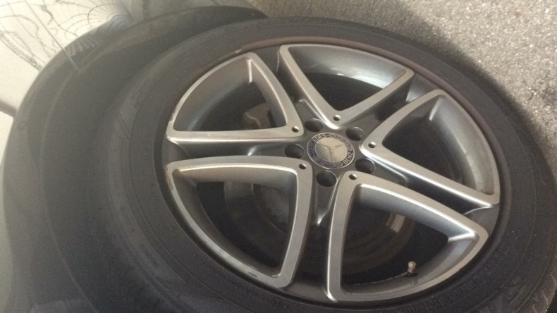 タイヤホイール前