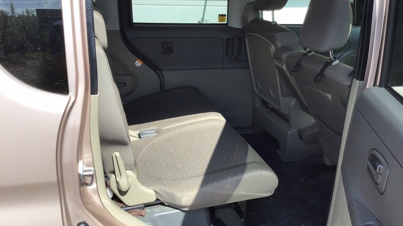 内装後方シート