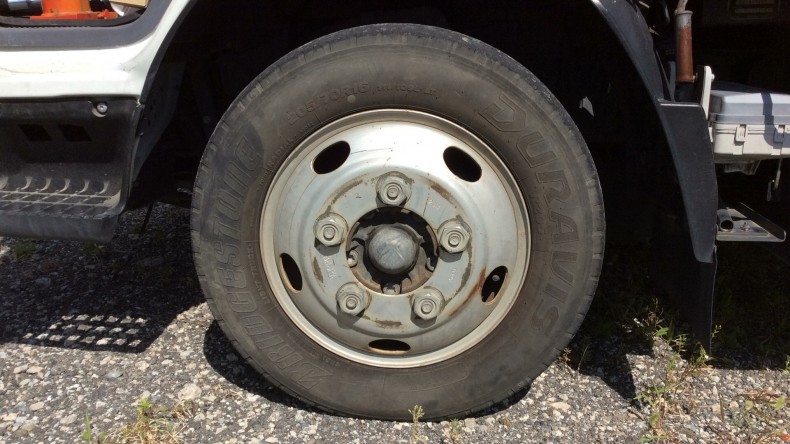 タイヤホイール前