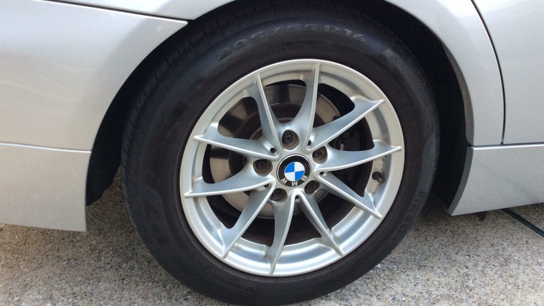 タイヤホイール前