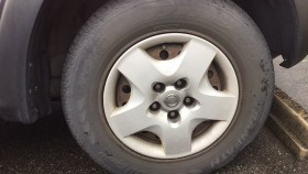 タイヤホイール前