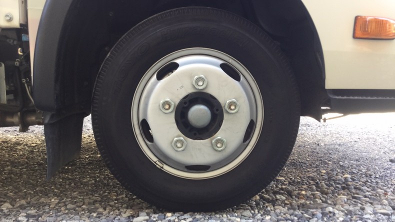 タイヤホイール前