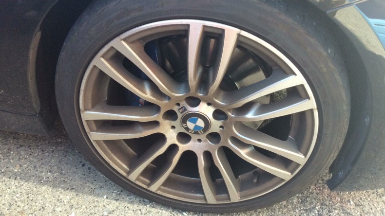 タイヤホイール前