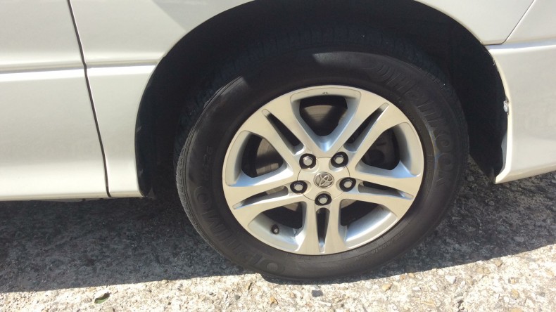 タイヤホイール前