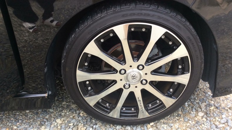 タイヤホイール前