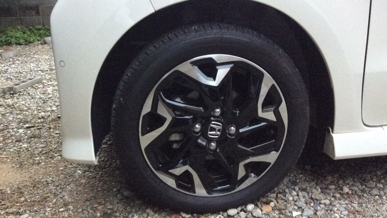 タイヤホイール前