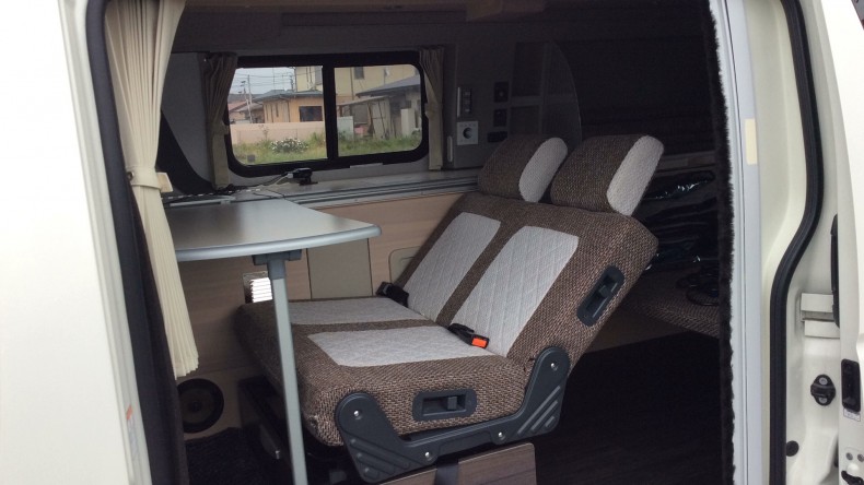 内装後方シート