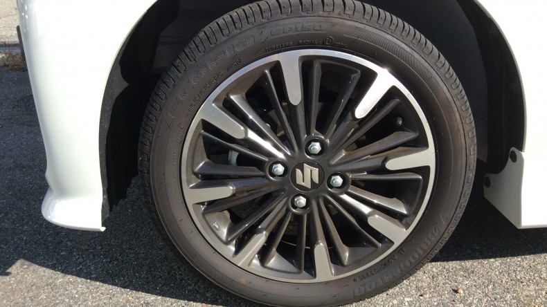 タイヤホイール前