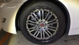 タイヤホイール前