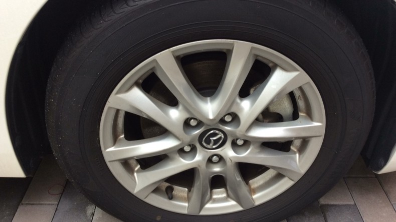 タイヤホイール前