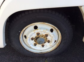 タイヤホイール前