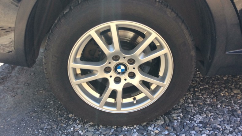 タイヤホイール前