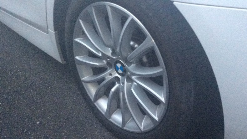 タイヤホイール前