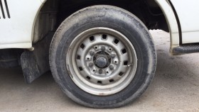 タイヤホイール前