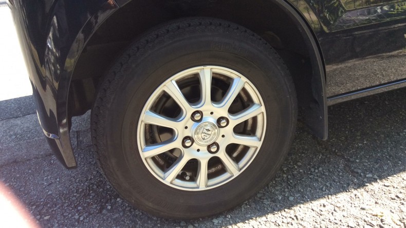 タイヤホイール前