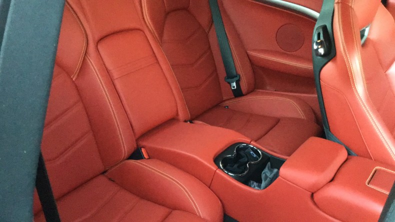 内装後方シート