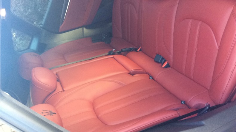 内装後方シート