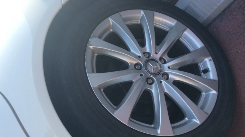 タイヤホイール前