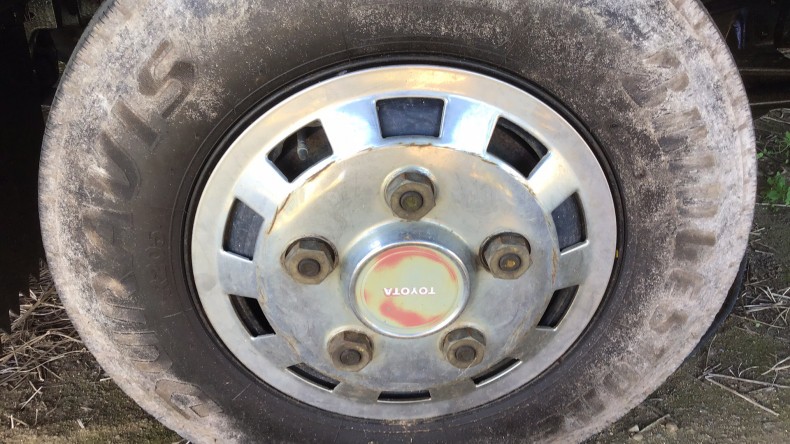 タイヤホイール前